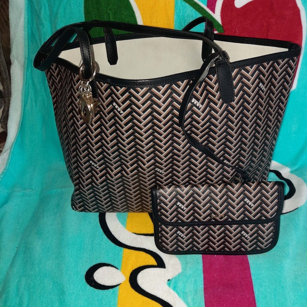 D n k y travel bag with pouch